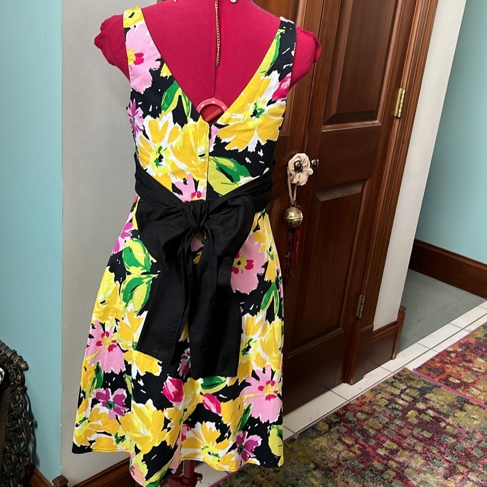B. Smart  Sleeveless Floral Dress  fit & flare EUC stretch  Black /yellows  SZ 4 - Picture 10 of 14